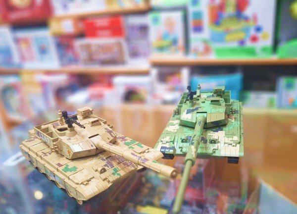 تانک فلزی موزیکال، چراغدار و دودزا مقیاس 1:36 رنگ سبز_اسباب بازی ماشین