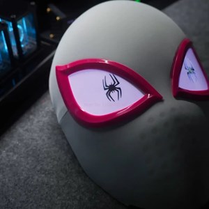 ماسک صورت گوئن عنکبوتی با چشمان چراغ دار Spider Gwen Light-Up Mask_اسباب بازی اکسسوری