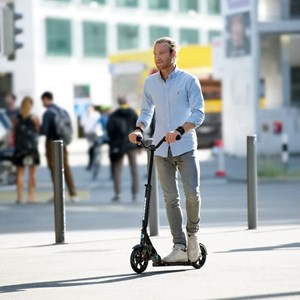 اسکوتر جمع شو متروپولیتن شهری دلوکس مایکرو مدل Micro - Metropolitan Deluxe Black - The lightweight Scooter - Ideal for Adults_اسکوتر
