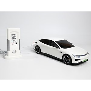 ماشین کنترلی E7 موزیکال و چراغدار با ایستگاه شارژ کد 003-725 رنگ سفید_اسباب بازی ماشین کنترلی