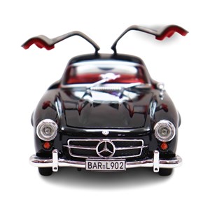 ماشین فلزی کلاسیک بنز دودزا با چراغ‌ و درب‌ های بازشو رنگ مشکی_اسباب بازی ماشین
