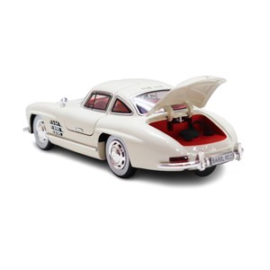 ماشین فلزی کلاسیک بنز دودزا با چراغ‌ و درب‌ های بازشو رنگ سفید_اسباب بازی ماشین