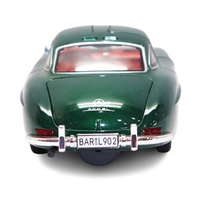 ماشین فلزی کلاسیک بنز دودزا با چراغ‌ و درب‌ های بازشو رنگ سبز_اسباب بازی ماشین